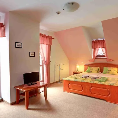 Hotel Hradní Bašta Bečov nad Teplou