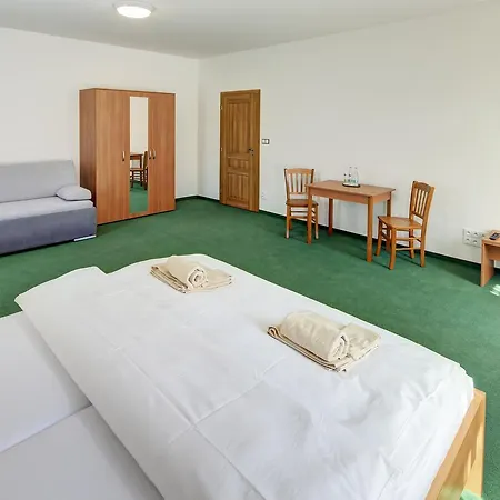 Hradni Basta Szálloda 3*