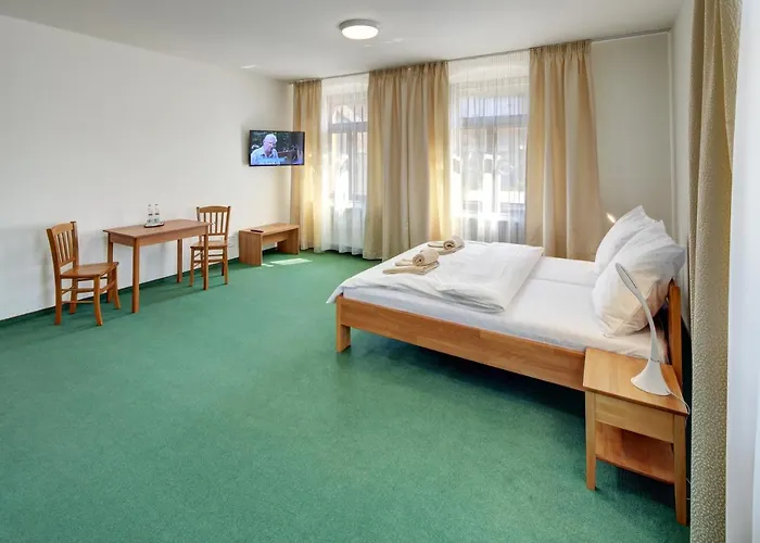 Hotel Hradni Basta Becov nad Teplou